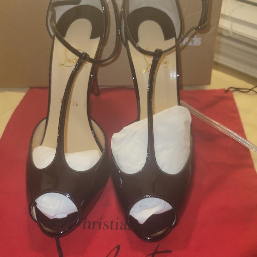 Christian Louboutin Red Bottom/Sonara 100 Black Patent Peep Toe!